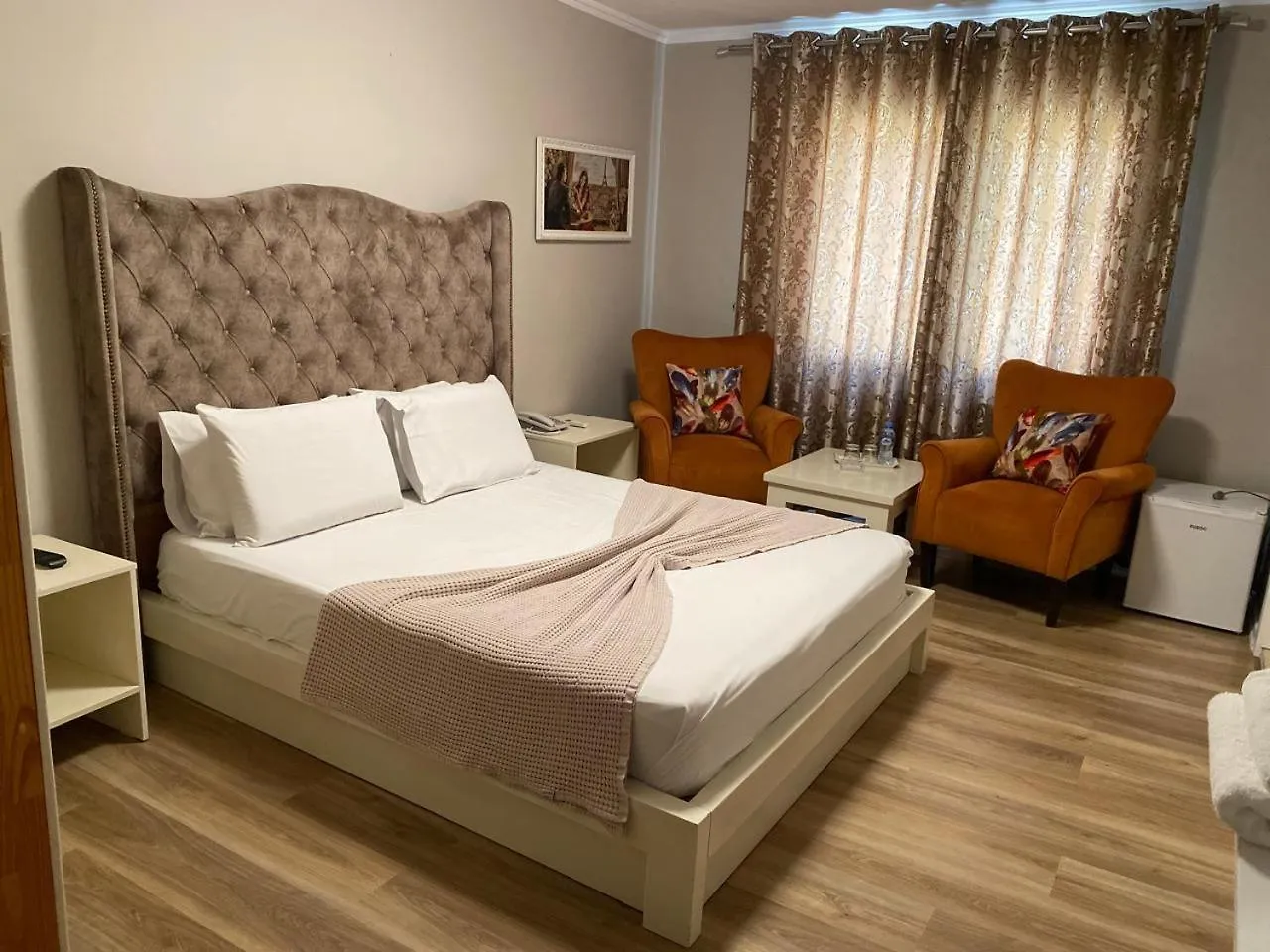 Vila Park Hotel 1 Тирана 0*,  Албания