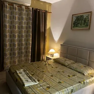 Destinacion Couette-café Tirana